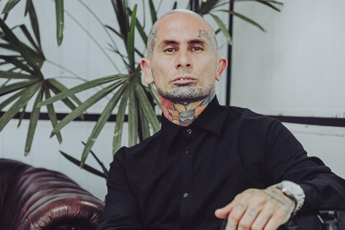 Apareció otro polémico video del cantante de Ke Personajes a las piñas en Recoleta