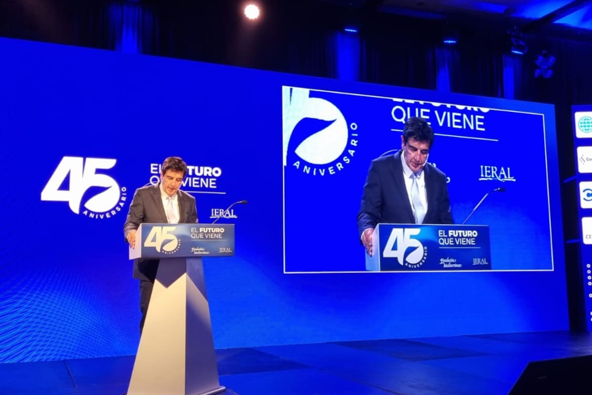 "Apartidario" dijo Melconian que es el trabajo.