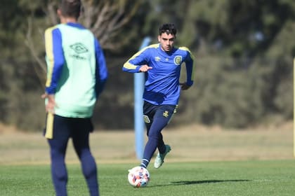 Apenas 23 partidos en Rosario Central confirmaron los elogios que despertó Facundo Buonanotte en las inferiores; el juvenil necesitará apoyo para transitar la desilusión, después de que le comunicaran que será parte de la mejor liga del mundo: la Premier League