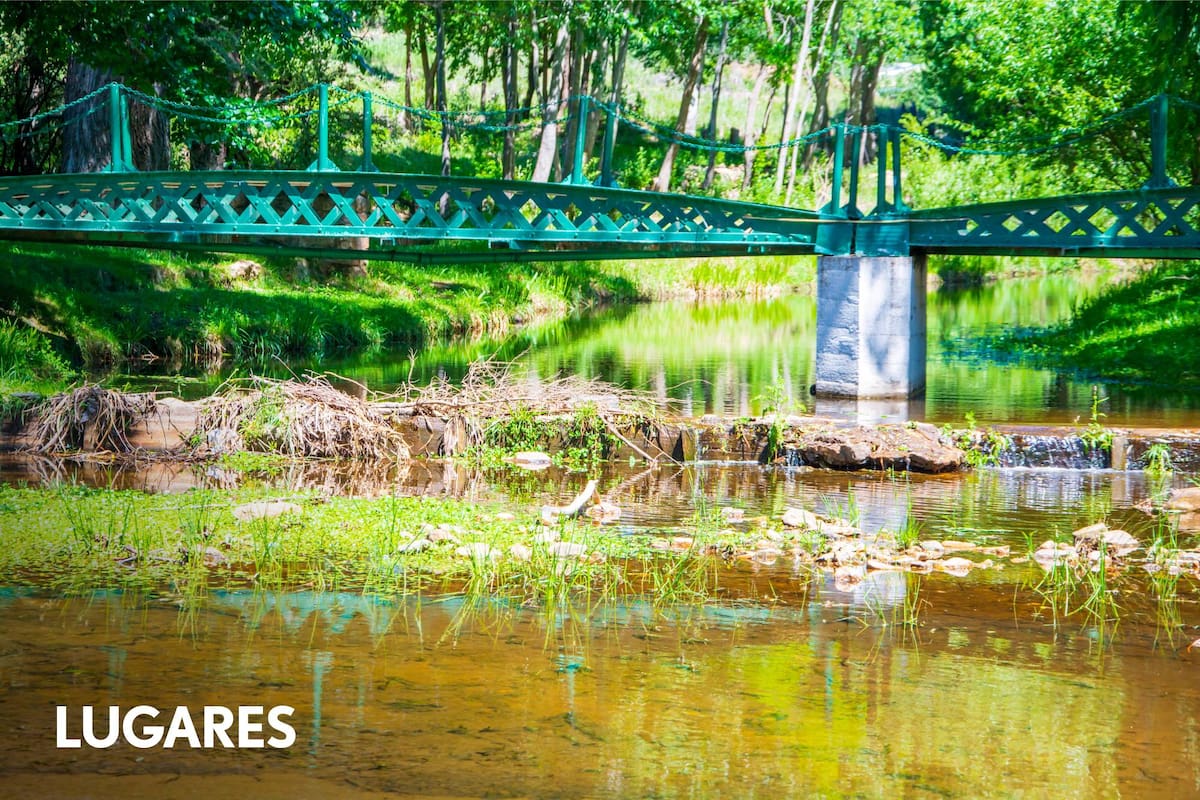 En La Carolina se puede practicar una actividad centenaria: extraer pepitas de oro del río que lleva el mismo nombre.