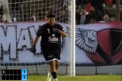 Apenas atajó el sexto penal del rival, Federico Salto dijo "lo pateo yo"