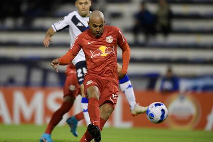 Apenas iba un minuto y Bragantino se puso en ventaja con este gol de Ytalo; Vélez luego empató, pero le sirvió de poco