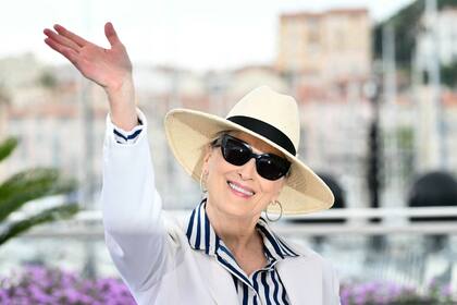 Apenas llegó a la sesión de fotos previa a la inauguración de la edición número 77 del Festival de Cannes, donde será galardonada, Meryl Streep demostró por qué es una de las actrices más prestigiosas, pero también una de las más queridas