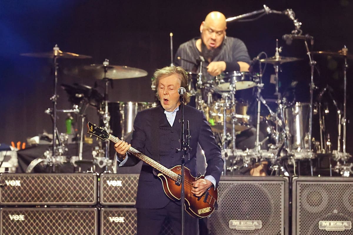 Apenas pasadas las 21, Paul McCartney subió al escenario del Mario A. Kempes, en Córdoba, para comenzar el último de sus shows previstos en la Argentina este año