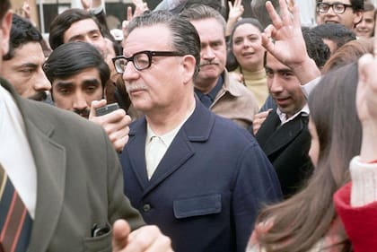 Apenas unas semanas antes de los encuentros, el presidente Salvador Allende fue derrocado por un golpe de Estado ocurrido el 11 de septiembre de 1973
