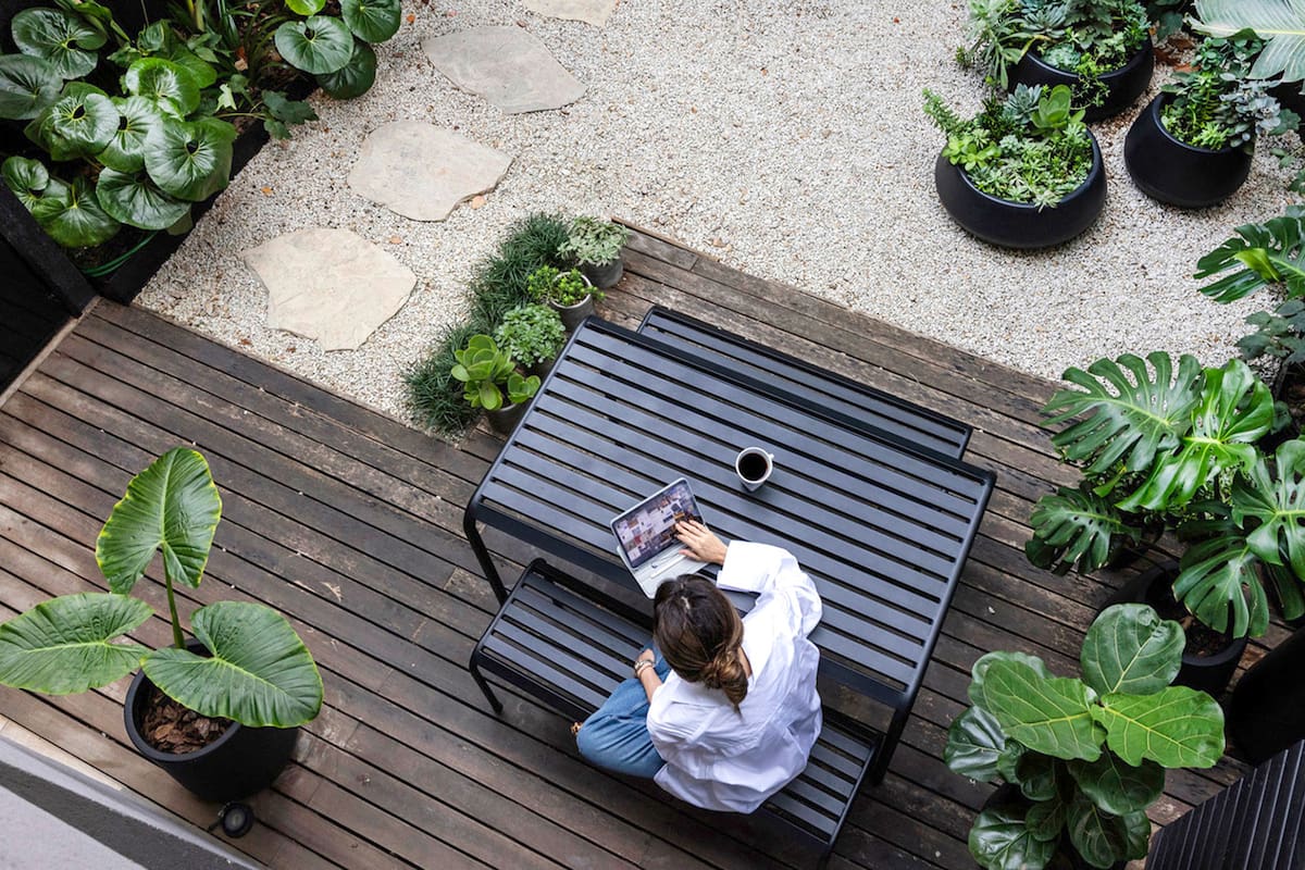 La paisajista Agustina Busto logró crear un espacio con interés visual durante todo el año y muy fácil de mantener
