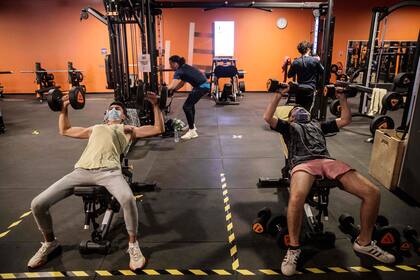 Apertura de gimnasios en Caen, noroeste de Francia.