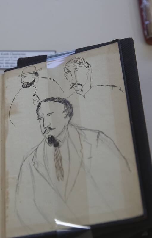 Un dibujo que Borges hizo en un libro de la biblioteca de Bioy Casares
