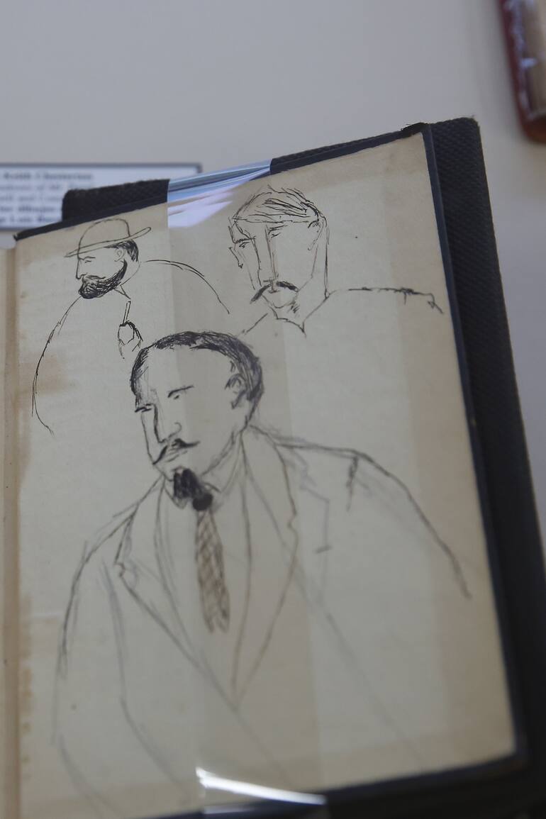 Un dibujo que Borges hizo en un libro de la biblioteca de Bioy Casares