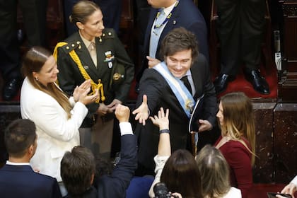 Apertura de las sesiones legislativas 2025
Javier Milei ingresa al recinto y saluda a los presentes