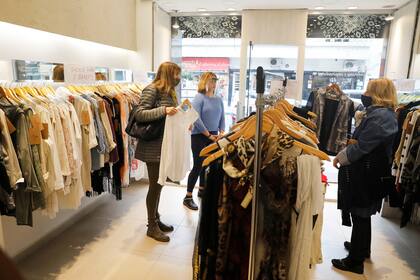 Apertura de locales de indumentaria y calzado en algunos lugares de CABA.
