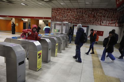 Apertura de molinetes en las lineas de subte