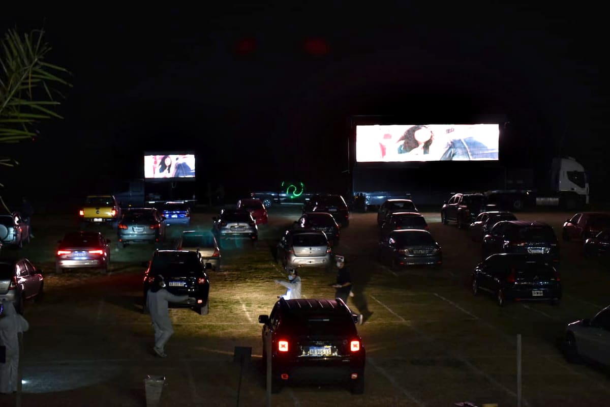 Apertura de un autocine en Martínez