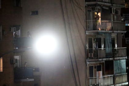 Aplausos en el barrio de Flores