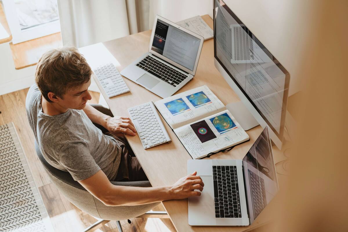 Aplicaciones, suscripciones virtuales, compras del rubro y cursos afines.