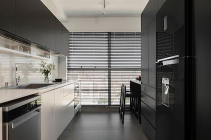 Aplique de luz (Huup Iluminación), cortinas americanas (Riel Americano)