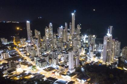 Apodado "el Dubai brasileño", el Balneario Camboriu tiene seis de los edificios residenciales más altos de América del Sur