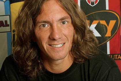 Carrario jugó en 15 equipos distintos en Argentina. Se destacan sus pasos por Racing (1995-1996) y Boca (1996)