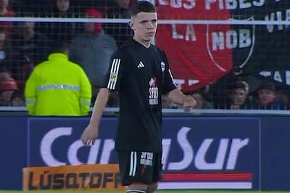 Apolonio, el chico de 14 años que hizo historia como el futbolista más joven en la primera división en Argentina