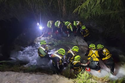 Apoyan tareas de búsqueda tras inundaciones