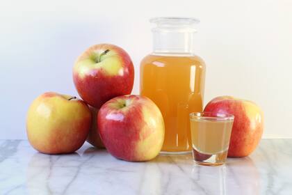 El ensayo determinó que el consumo diario de vinagre de manzana durante cuatro a 12 semanas se asoció con reducciones notables de peso