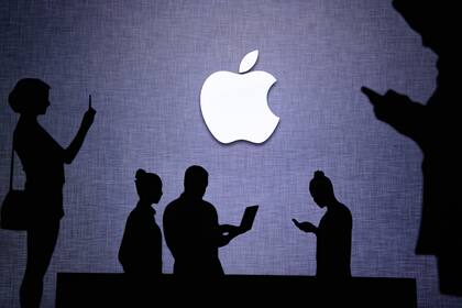 Apple demandó a Simon Lancaster por filtrar secretos comerciales de la compañía a un periodista