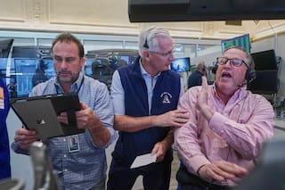 Apple encabeza Wall Street con más récords a medida que los precios del crudo descienden