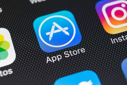 Apple habilitó la inserción de publicidad en la tienda de aplicaciones, pero debió cambiar su política tras las quejas