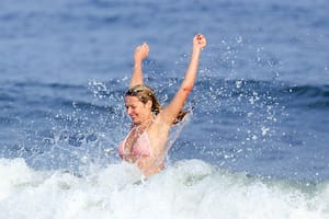 De los días de playa de Jessica Alba y su hijo al chapuzón de la hija de Chris Martin y Gwyneth Paltrow