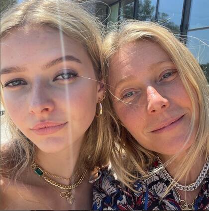Apple Martin junto a su madre, Gwyneth Paltrow