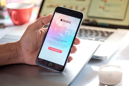 Apple Music paga un centavo de dólar a los artistas por la reproducción por streaming de un tema