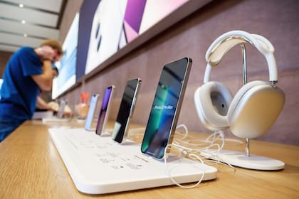 Apple no aportó detalles sobre la investigación que permitió el hallazgo de una falla en el sistema, pero las soluciones ya están disponibles en el sitio de actualizaciones