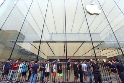 En China también hubo largas colas para comprar el nuevo iphone