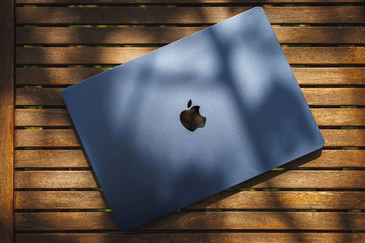 Apple prepara una MacBook "light" para 2026, según varios rumores