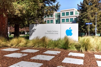 Apple presentó nuevas laptops construidas en torno de sus propios procesadores diseñados a medida que prometen convertirse en un nuevo paradigma para el negocio de las computadoras personales