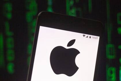 Las fallas podrían permitirle a los hackers tomar control del móvil atacado