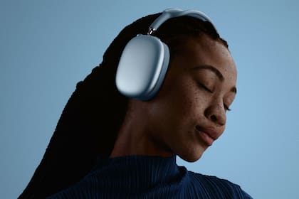 Apple renovó sus auriculares con diadema con los nuevos AirPods Max H2