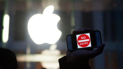 Apple y el FBI estaban enfrentados por el desbloqueo de un teléfono