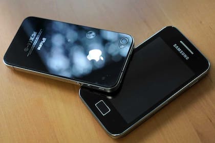 Apple y Samsung son las dos compañías que mayor provecho económico le sacan al competitivo segmento de los teléfonos inteligentes