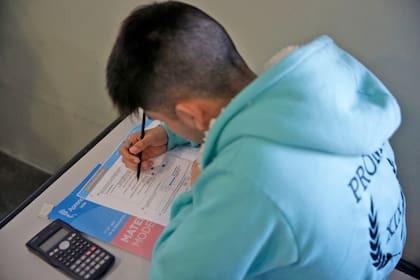 Hoy rindieron 473.000 estudiantes de 5to y 6to año en 11.400 escuelas de todo el país
