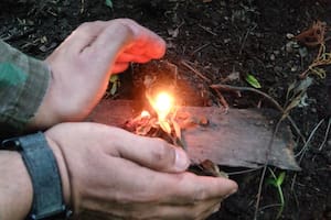 Aprender a hacer fuego sin fósforos ni encendedor, entre las principales técnicas de supervivencia