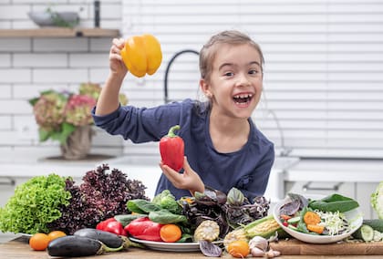 Aprender sobre los alimentos que consumimos desde pequeños puede ayudar a cuidar el organismo durante toda su evolución