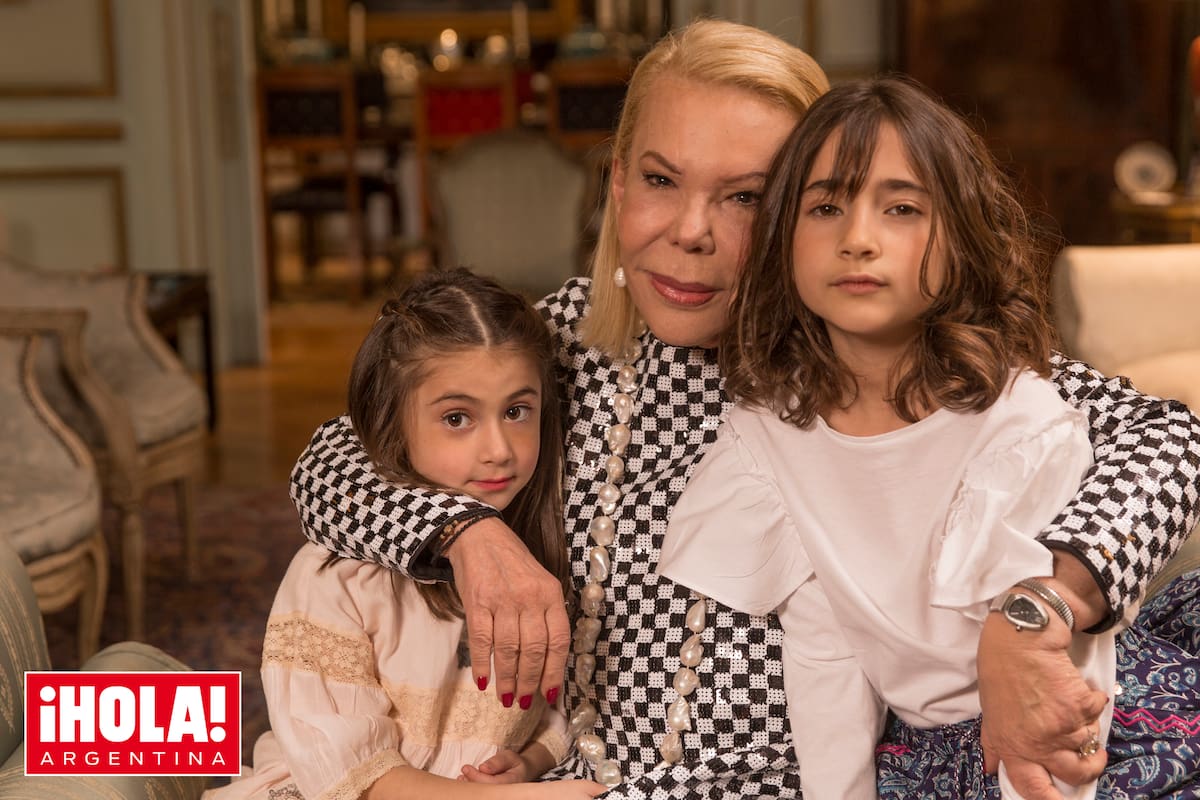 “Aprendí que no somos nada y no hay que preocuparse por todo porque de acá nos vamos sin nada. Además, si no tenés amigos, no sos nadie”, opina Marina, mientras abraza a sus nietas mayores, Fucsia y Olympia.