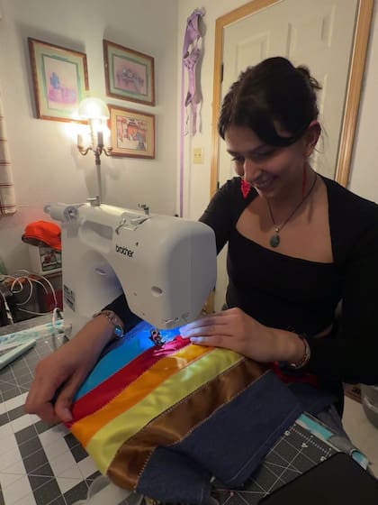 Aprendió a coser de forma autodidacta a los 14 años
