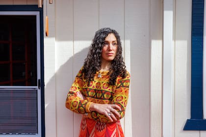 April Leonardo, médica y alpinista, en su casa en Quincy, California, el 24 de febrero de 2024