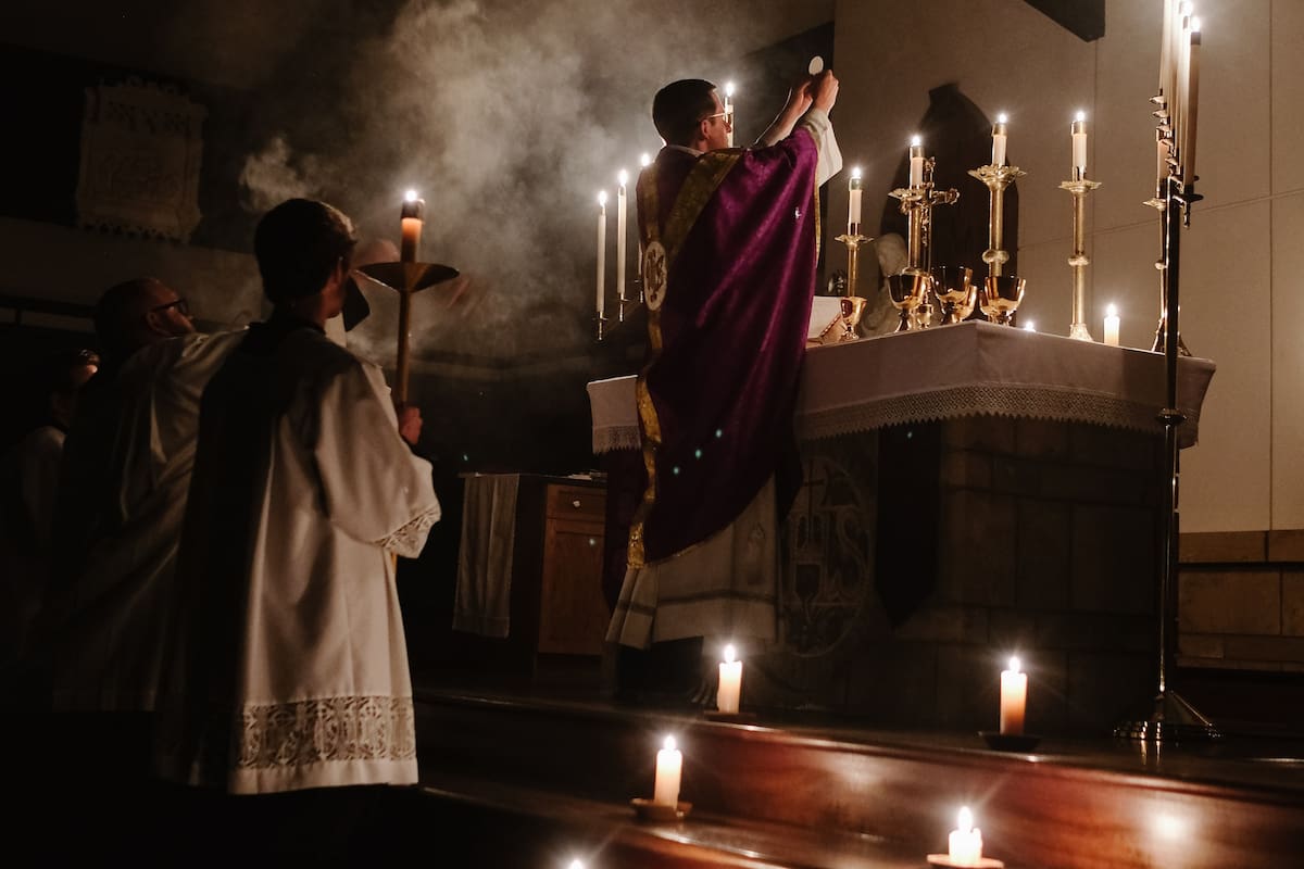 Aproximadamente cuatro de cada diez latinos en Estados Unidos se identifica con la religión católica