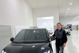 El osado taxista que se animó a comprarse un auto 100% eléctrico para trabajar