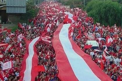 Aquella inolvidable caravana de los hinchas de Independiente hace 14 años