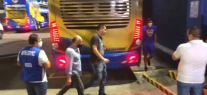 Aquella noche de la derrota ante Gimnasia dejó caliente a Riquelme, que hizo bajar a los jugadores que esperaban en el micro y los mandó al vestuario de nuevo: fue la primera reunión fuerte.