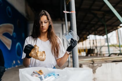 Aquellos que no separan los productos orgánicos de la basura general podrían recibir multas de hasta US$300